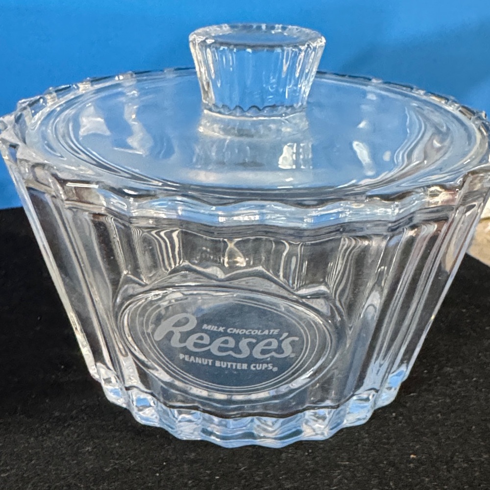 Hershey’s Reese’s Glass Candy Dish with Lid (and original box) - Picture 3 of 15